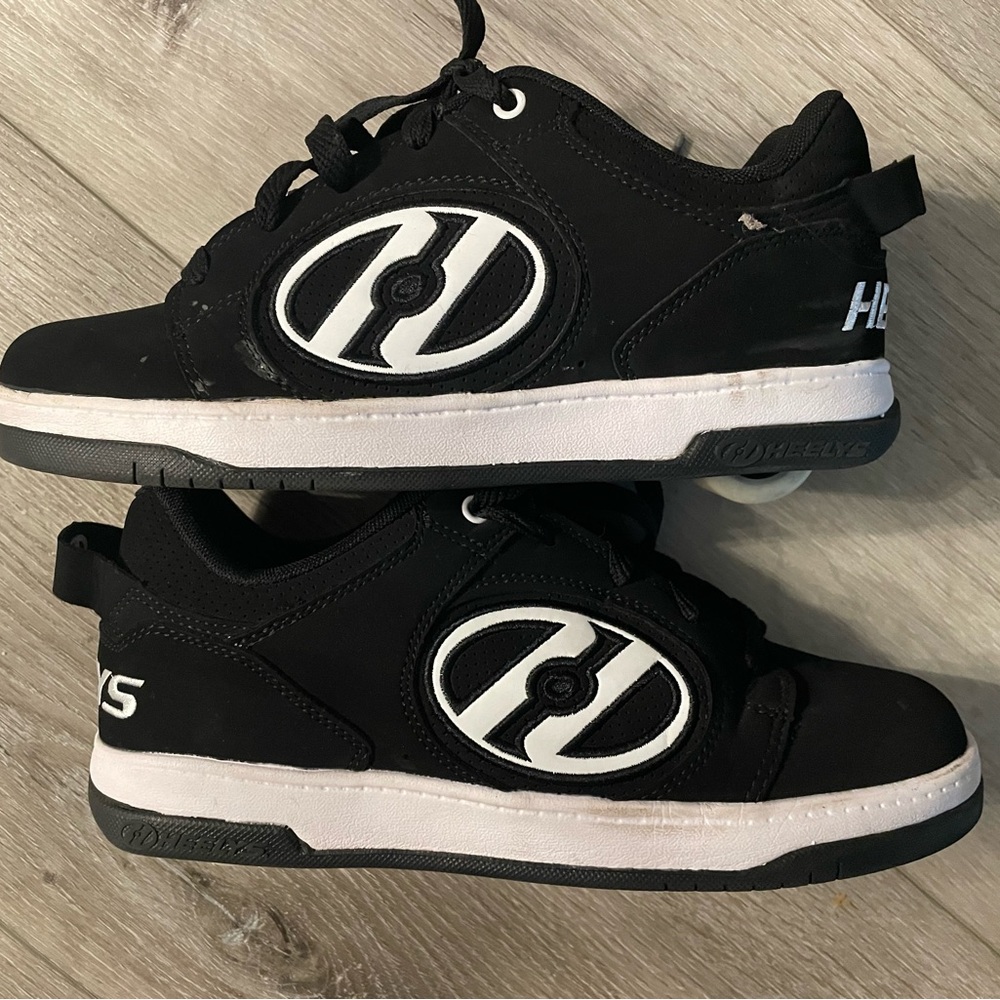 Heely’s Men’s Black Sneakers shoes Size 8 rollers